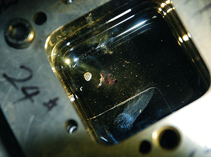 <a href='http://www.sbkb.com.cn/product/3.htm' class='text_a'>模具激光焊機</a>修復(fù)鏡面模具效果